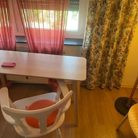 Ξενοδοχείο με διαμερίσματα In Rot, Fraenkisches Design, Balkon In Nur 50 Schritten Zum Radweg, Ideal For Long Stay, Relocation Mainstockheim